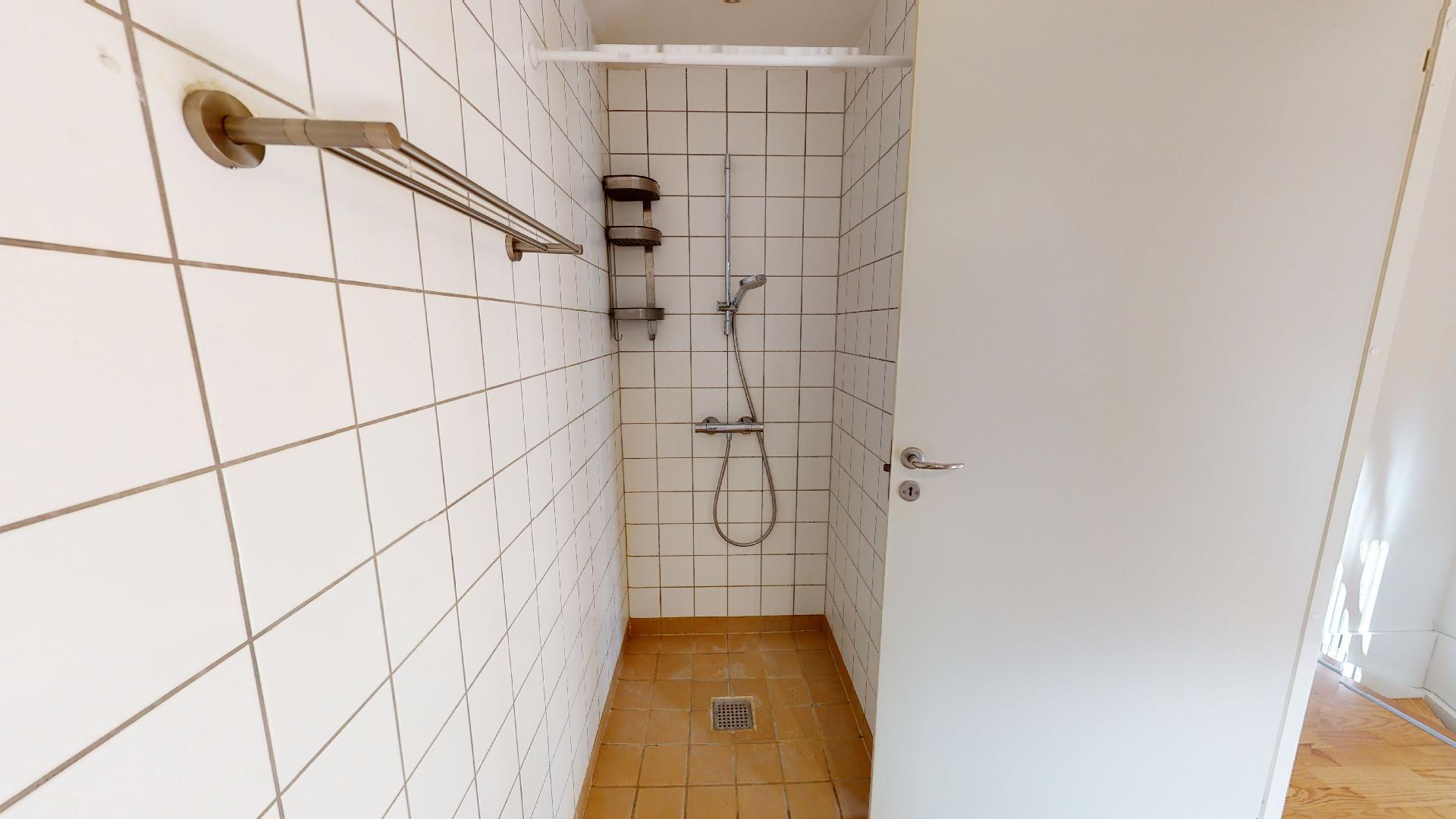 Separat bruseniche i badeværelset